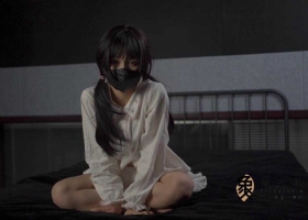 【象人原创】一袭素白衣女子被束缚强制TK把玩红润嫩足！